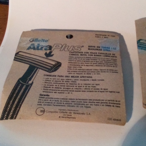 NEW - GILLETTE ATRA PLUS RAZOR BLADES = 12 BLADES - Picture 5 of 5